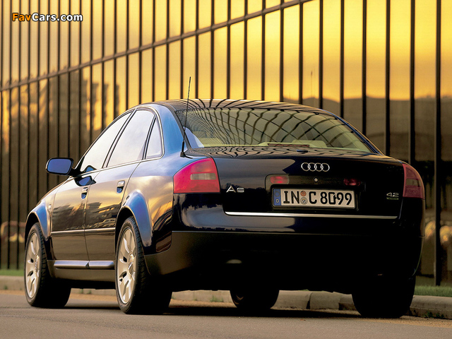 Pictures of Audi A6 4.2 quattro Sedan (4B,C5) 1999–2001 (640 x 480)
