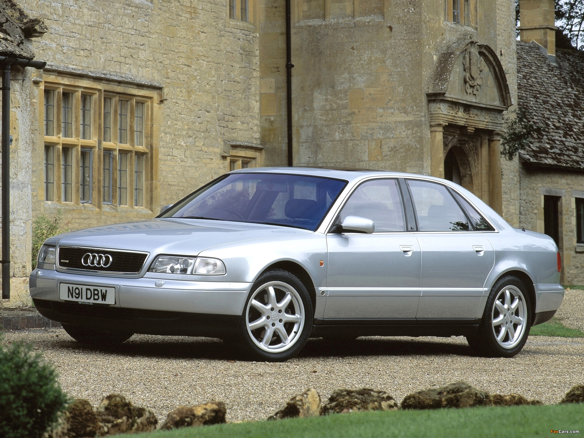Images of Audi A8 UK-spec (D2) 1994–99 (2048 x 1536)