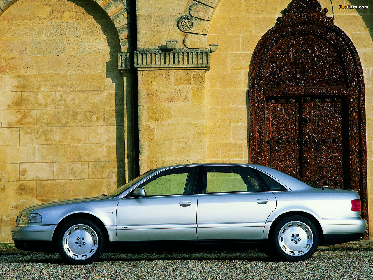 Images of Audi A8L 6.0 quattro (D2) 2001–02 (1280 x 960)