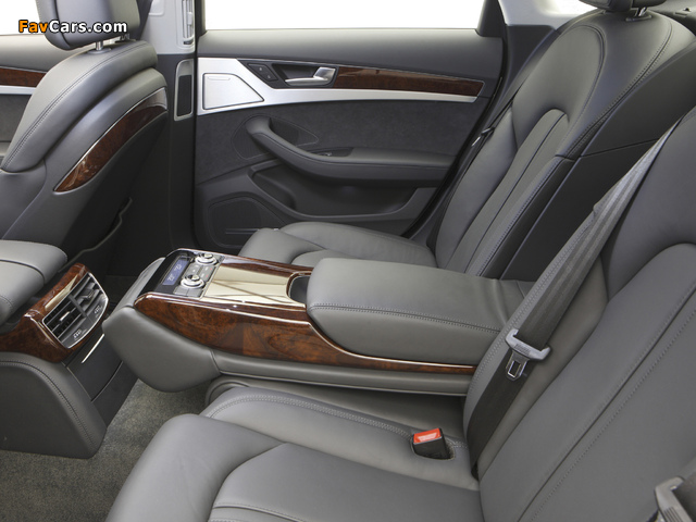 Pictures of Audi A8 4.2 FSI quattro AU-spec (D4) 2010 (640 x 480)