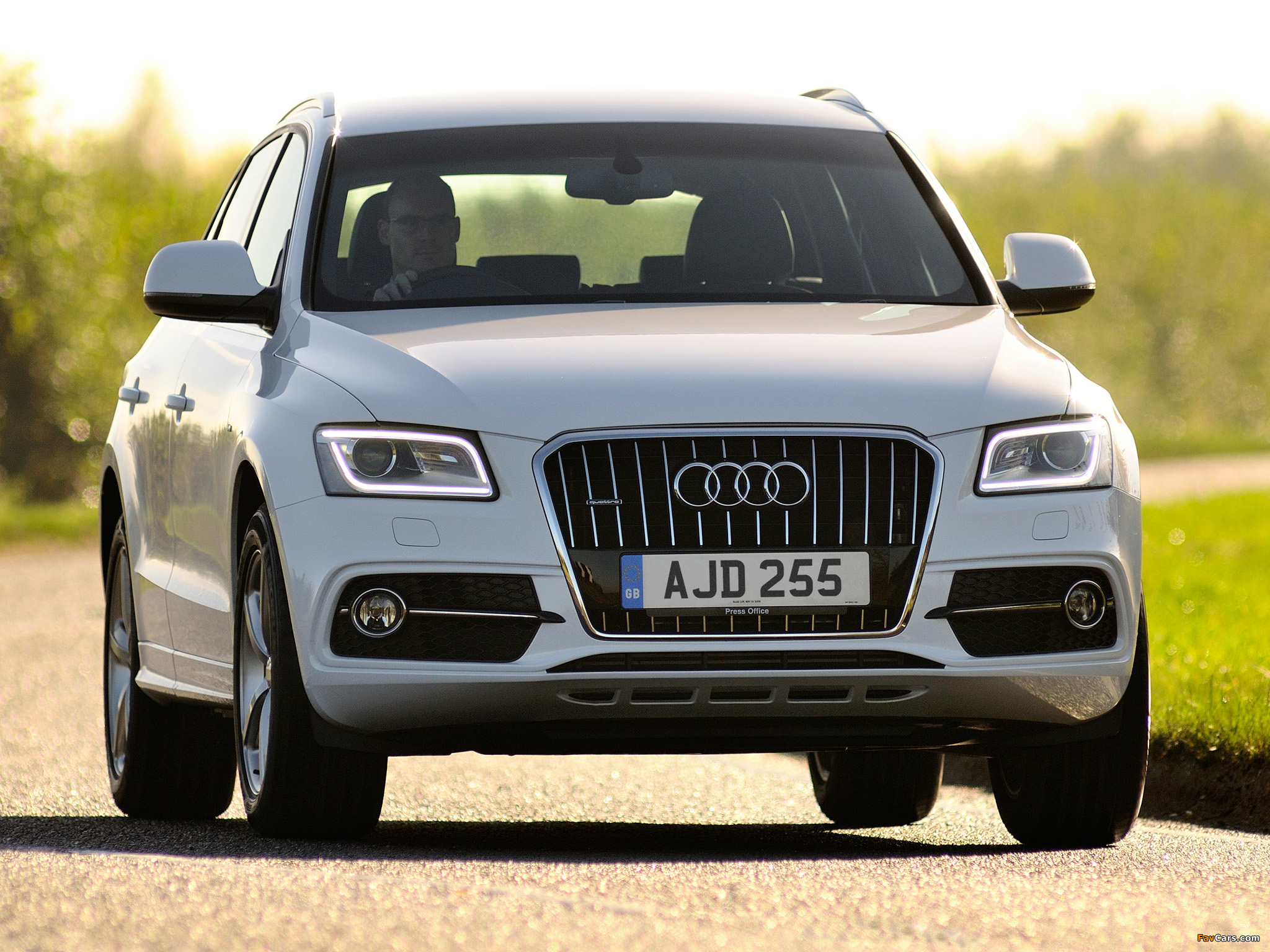 Audi Q5 2.0T quattro S-Line UK-spec (8R) 2012 images (2048 x 1536)