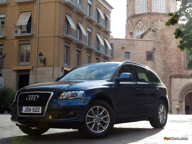 Photos of Audi Q5 2.0T quattro UK-spec (8R) 2008–12 (800 x 600)