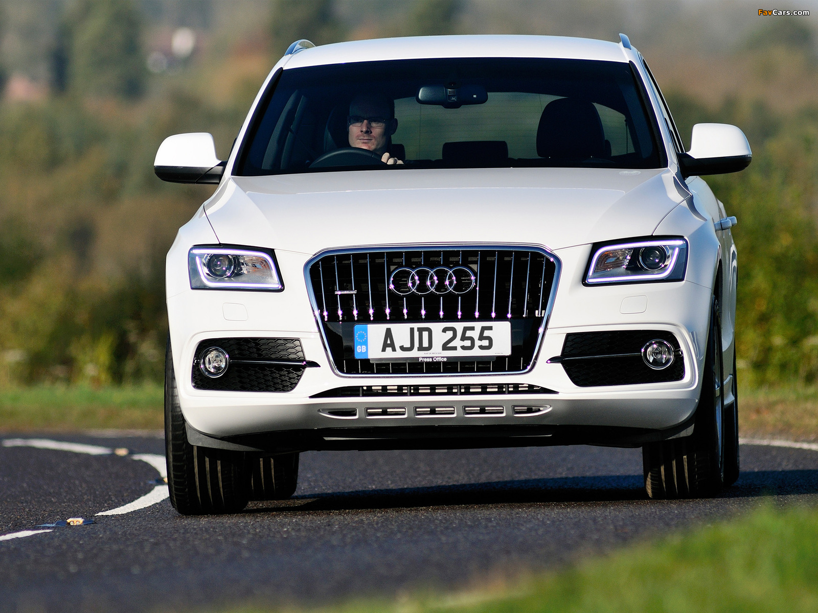 Photos of Audi Q5 2.0T quattro S-Line UK-spec (8R) 2012 (1600 x 1200)