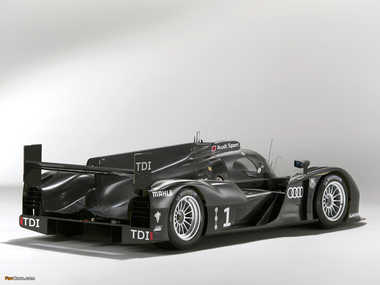 Audi R18 TDI 2011 photos (1280 x 960)