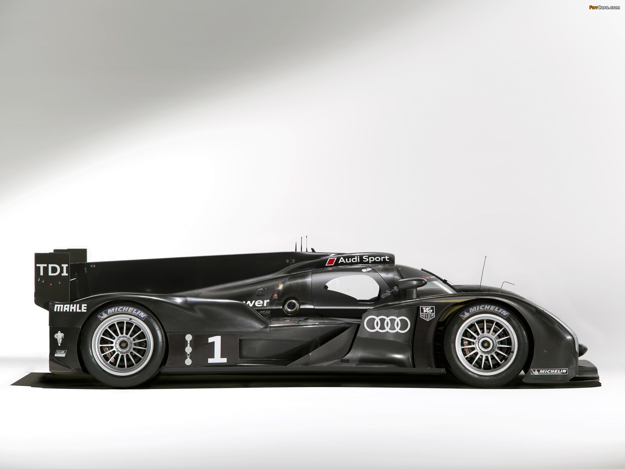 Audi R18 TDI 2011 wallpapers (2048 x 1536)