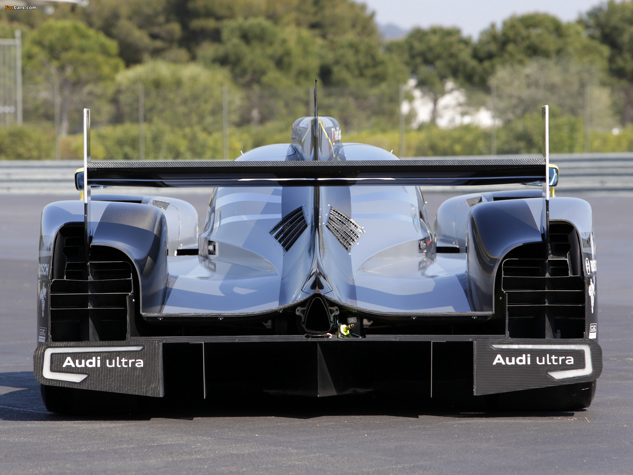 Photos of Audi R18 TDI 2011 (2048 x 1536)