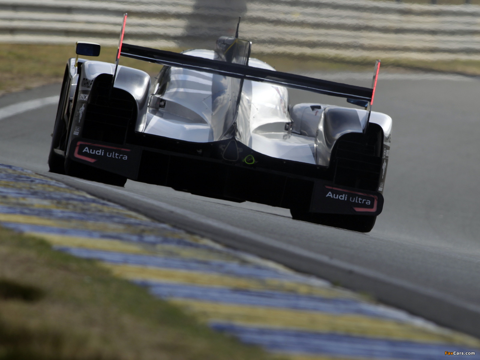 Photos of Audi R18 TDI 2011 (1600 x 1200)