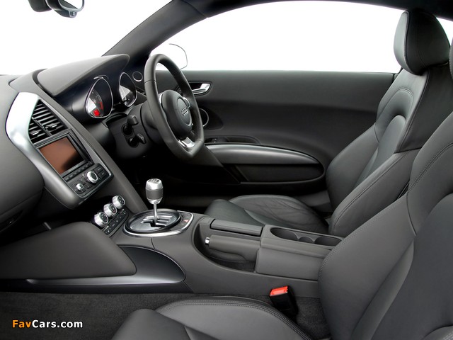 Audi R8 UK-spec 2007 images (640 x 480)