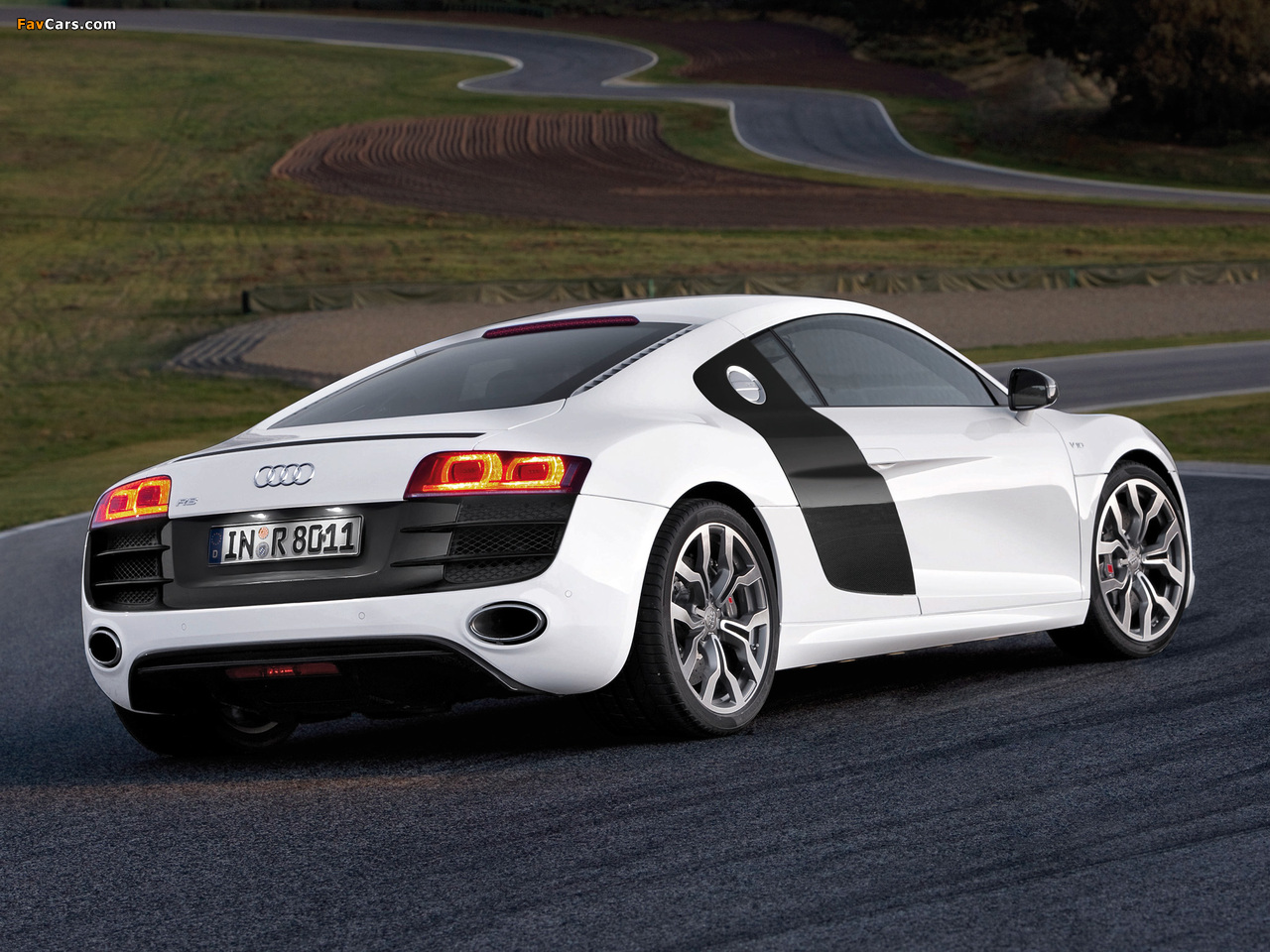 Audi R8 V10 2009–12 images (1280 x 960)