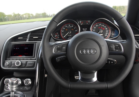 Audi R8 V10 UK-spec 2009–12 photos