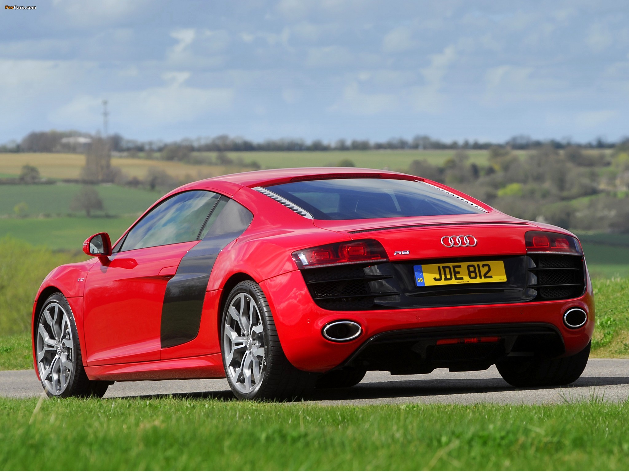 Audi R8 V10 UK-spec 2009–12 pictures (2048 x 1536)