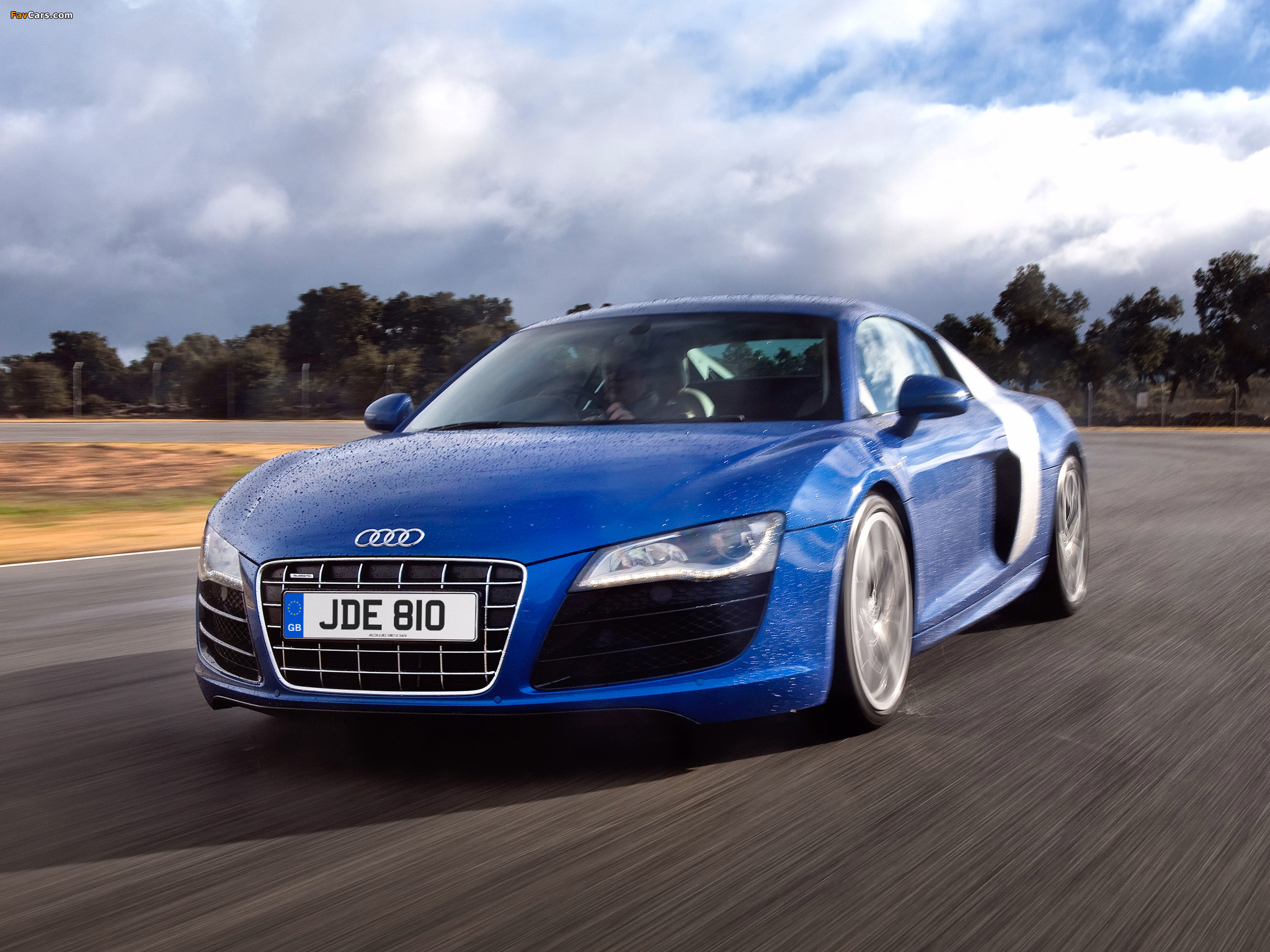 Audi R8 V10 UK-spec 2009–12 wallpapers (2048 x 1536)