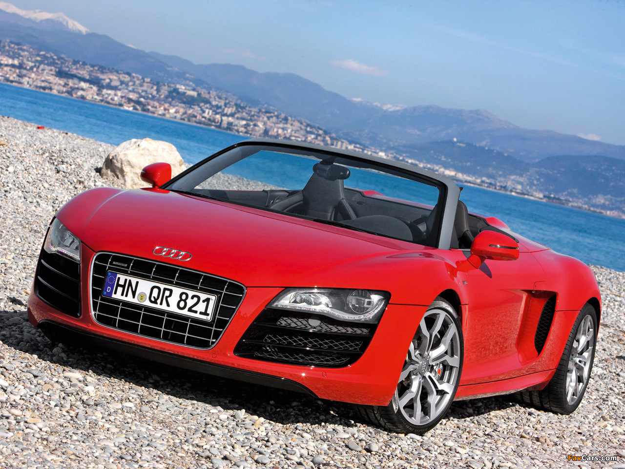 Audi R8 V10 Spyder 2009 wallpapers (1280 x 960)