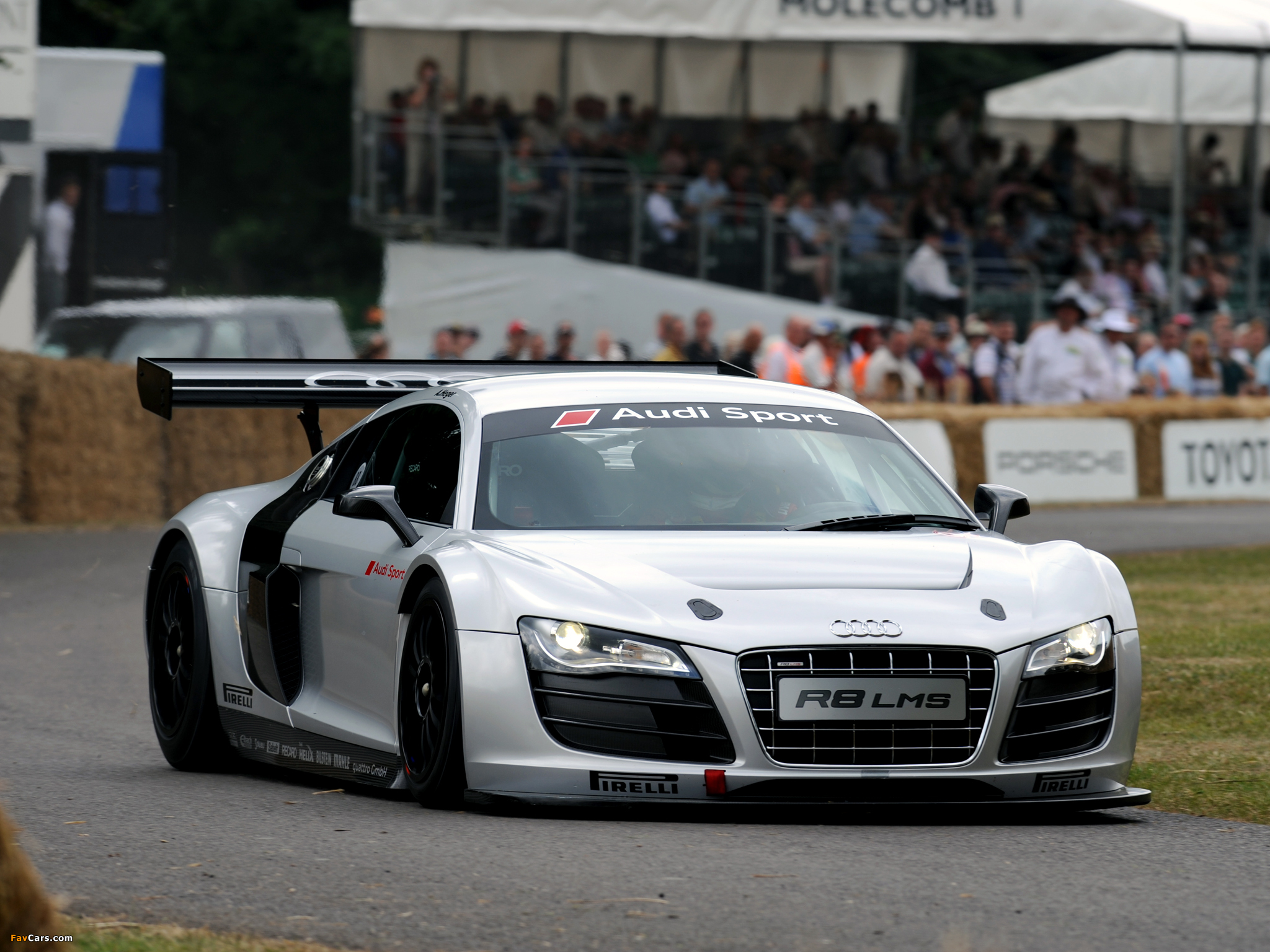 Audi R8 LMS 2009–12 wallpapers (2048 x 1536)