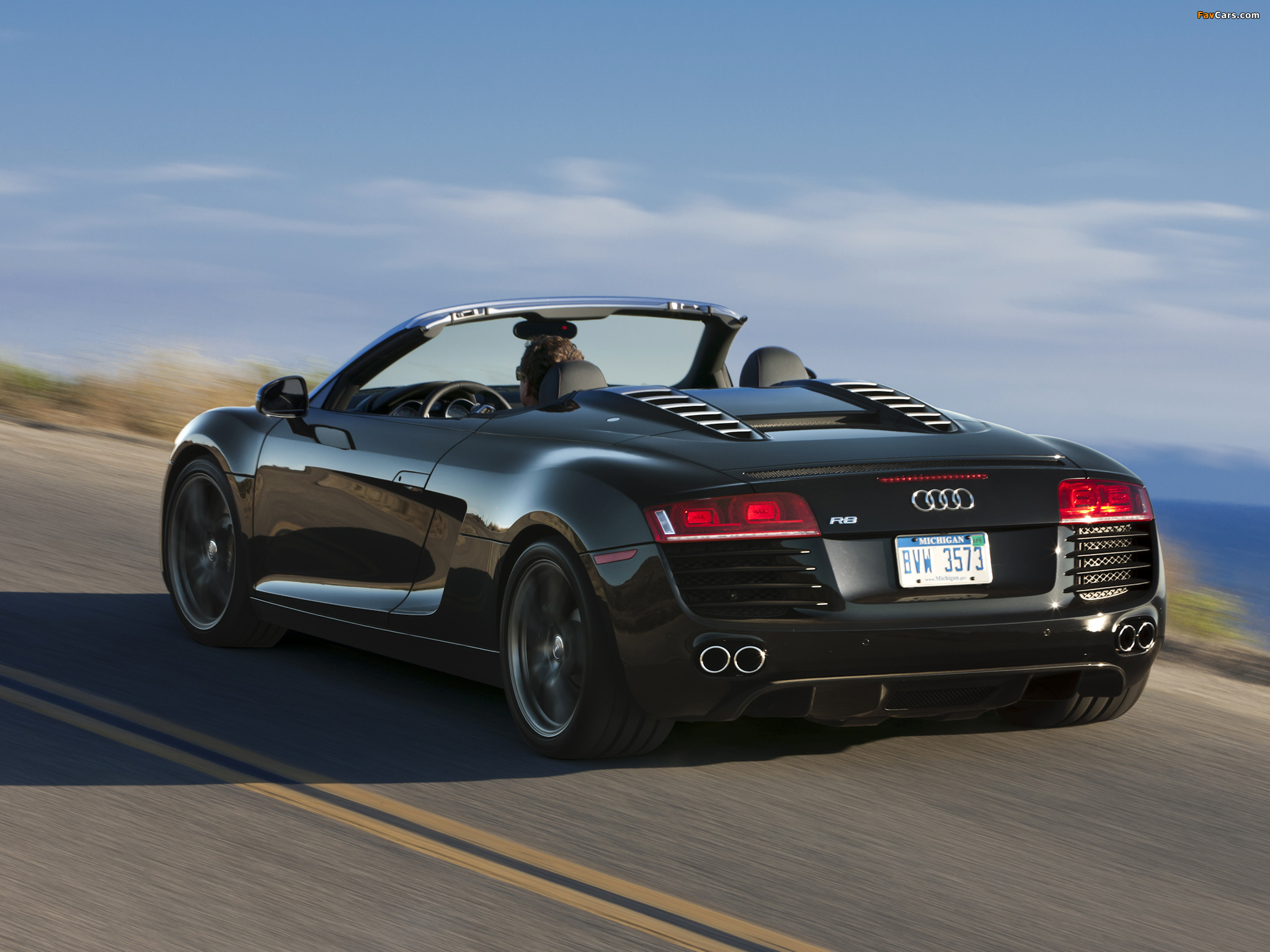 Audi R8 Spyder US-spec 2010 photos (2048 x 1536)