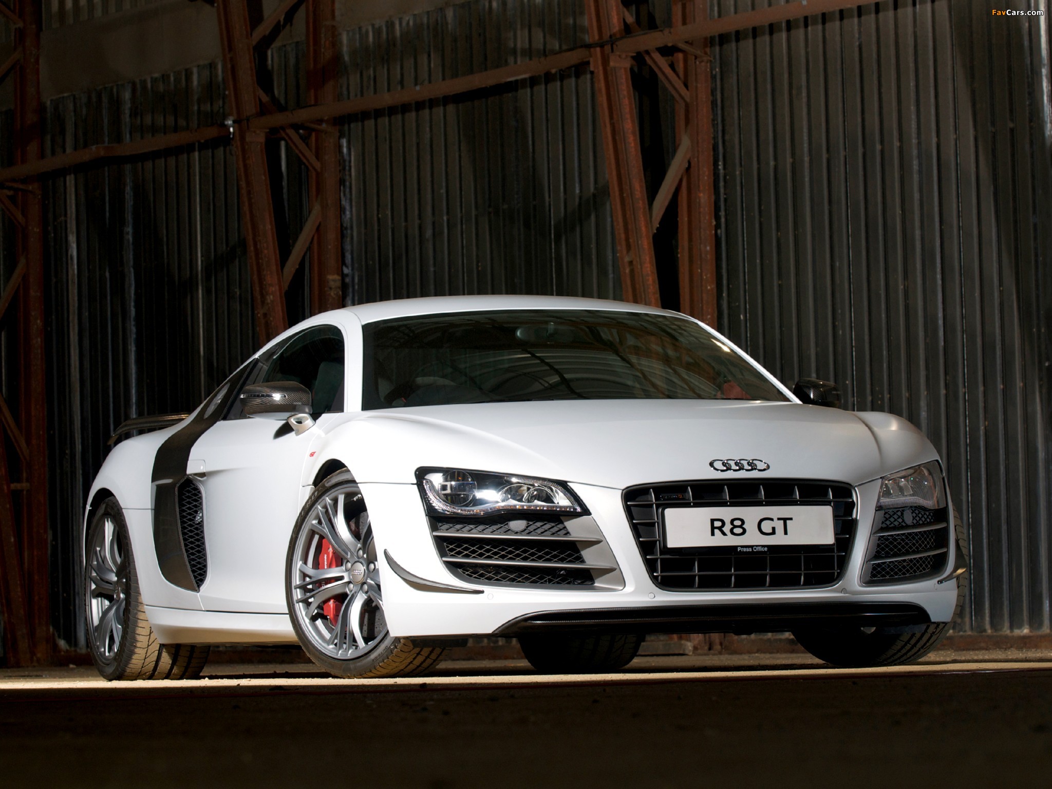 Audi R8 GT UK-spec 2010 photos (2048 x 1536)