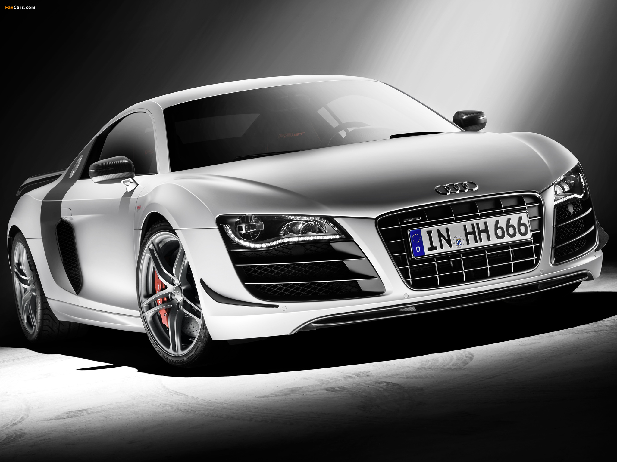 Audi R8 GT 2010 wallpapers (2048 x 1536)