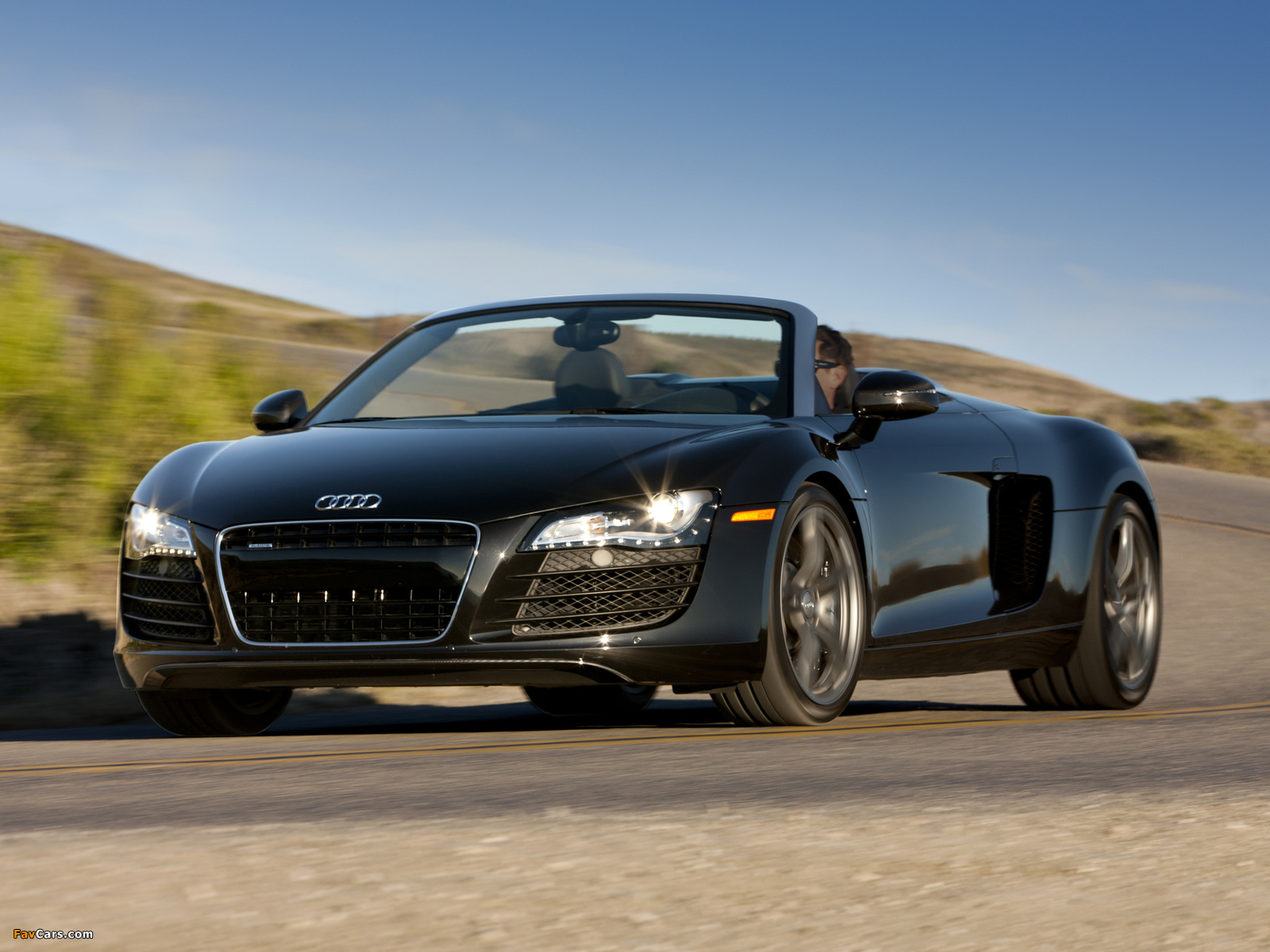 Audi R8 Spyder US-spec 2010 wallpapers (1600 x 1200)