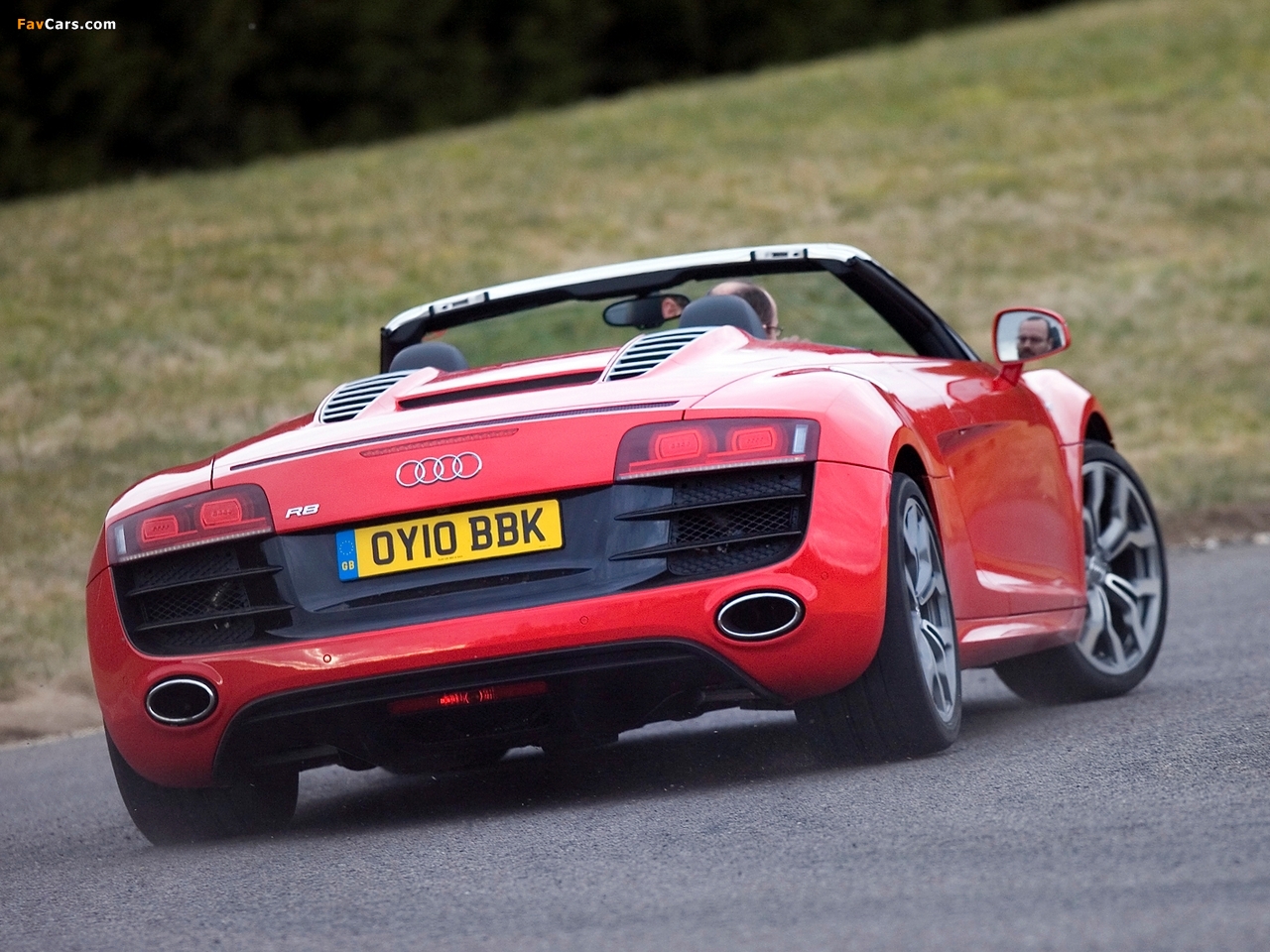 Audi R8 V10 Spyder UK-spec 2010 wallpapers (1280 x 960)