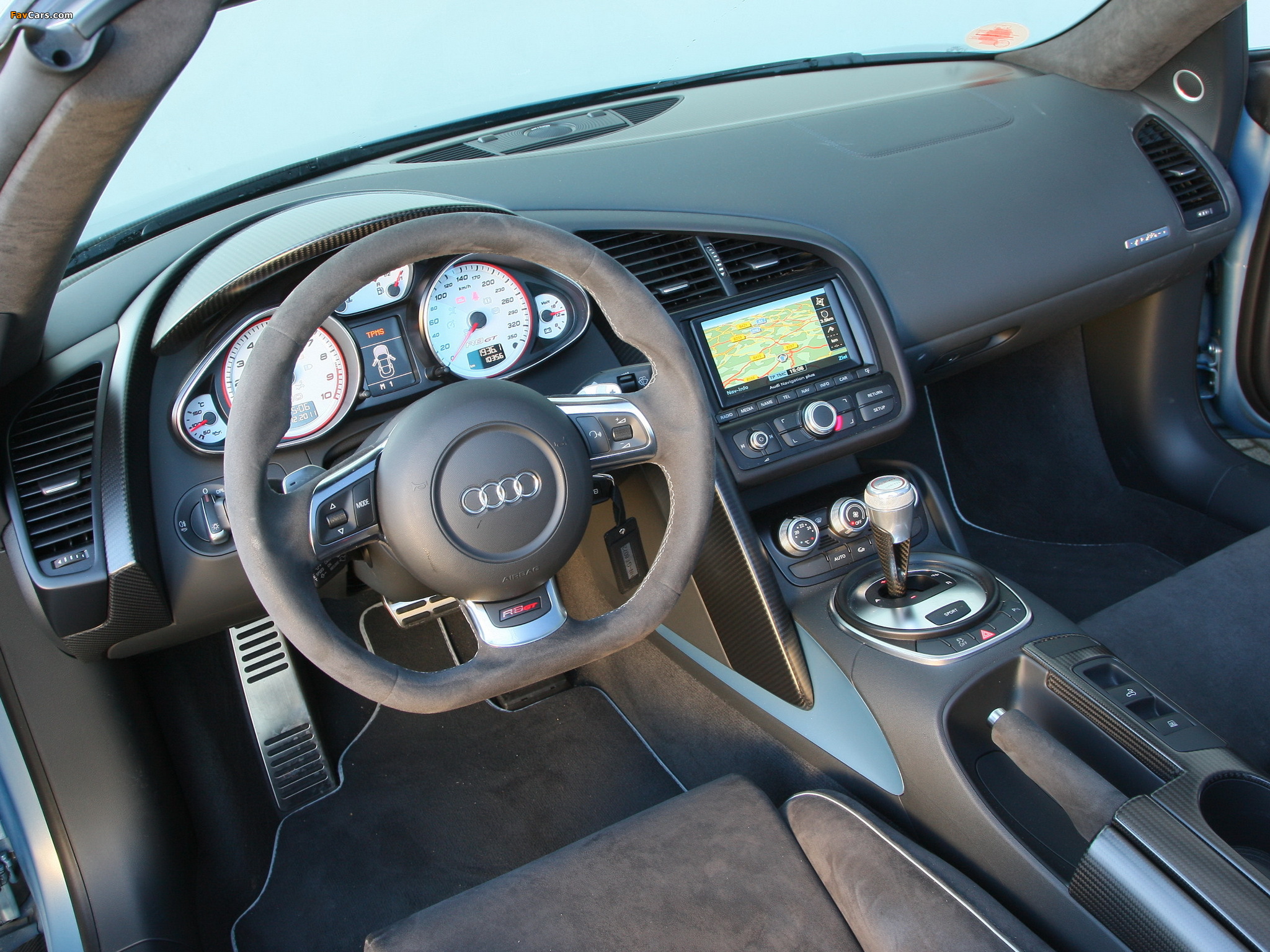 Audi R8 GT Spyder 2011–12 photos (2048 x 1536)