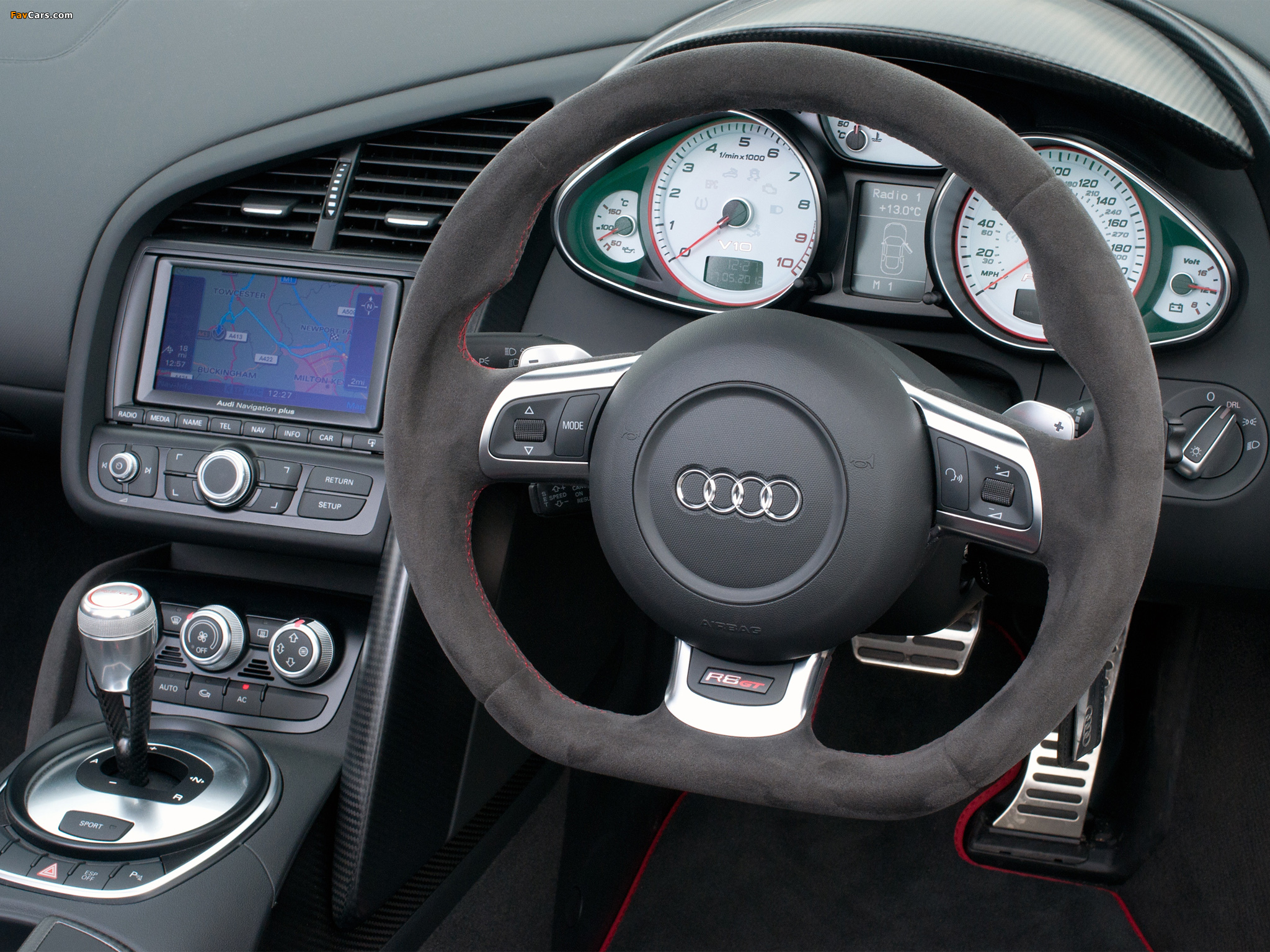 Audi R8 GT Spyder UK-spec 2011–12 wallpapers (2048 x 1536)