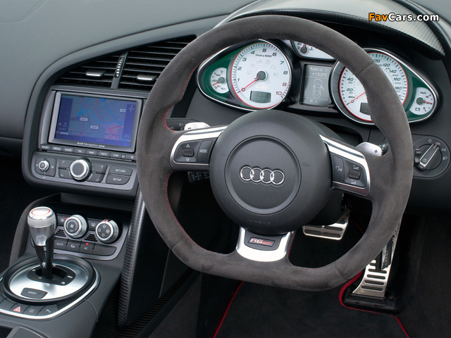 Audi R8 GT Spyder UK-spec 2011–12 wallpapers (640 x 480)