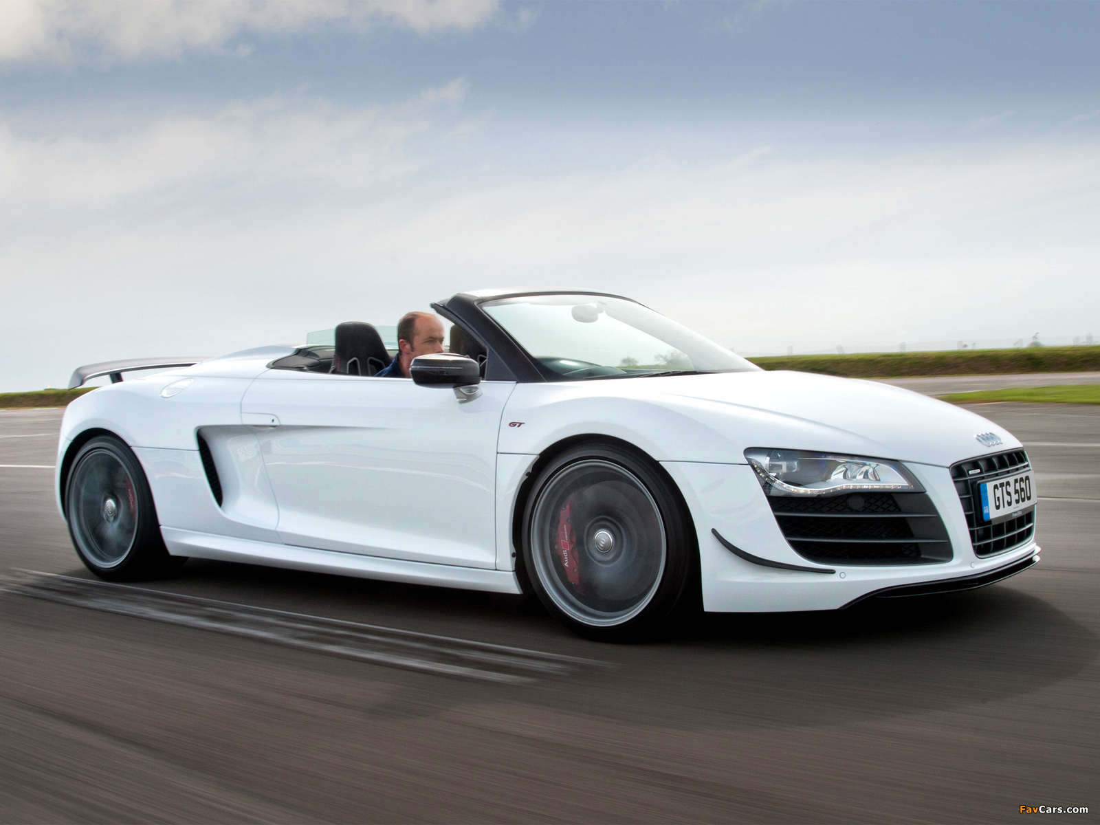 Audi R8 GT Spyder UK-spec 2011–12 wallpapers (1600 x 1200)