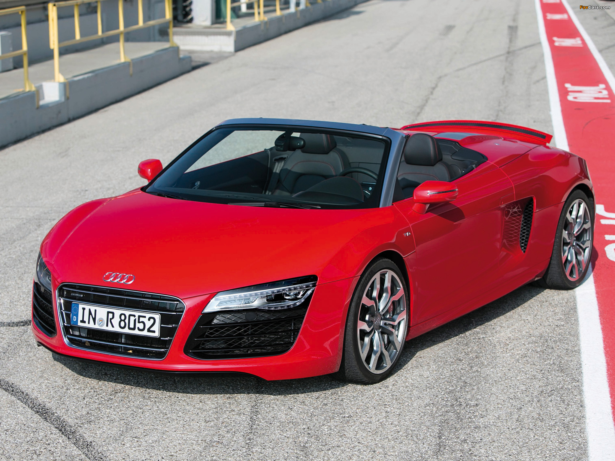 Audi R8 V10 Spyder 2012 images (2048 x 1536)