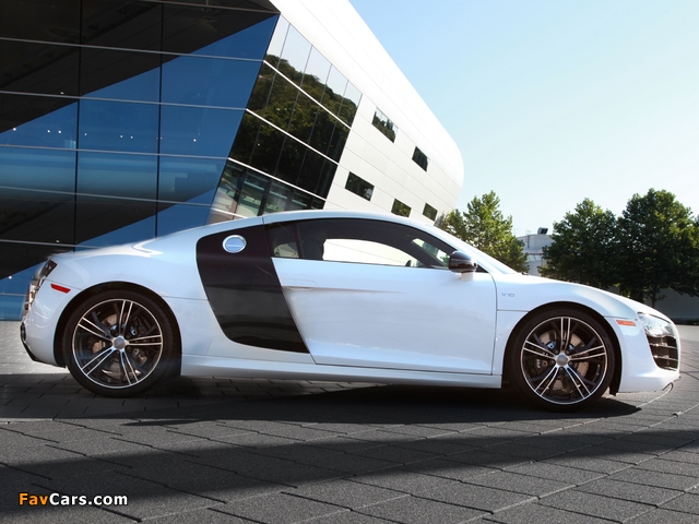 Audi R8 V10 Exclusive Selection Edition 2012 photos (640 x 480)