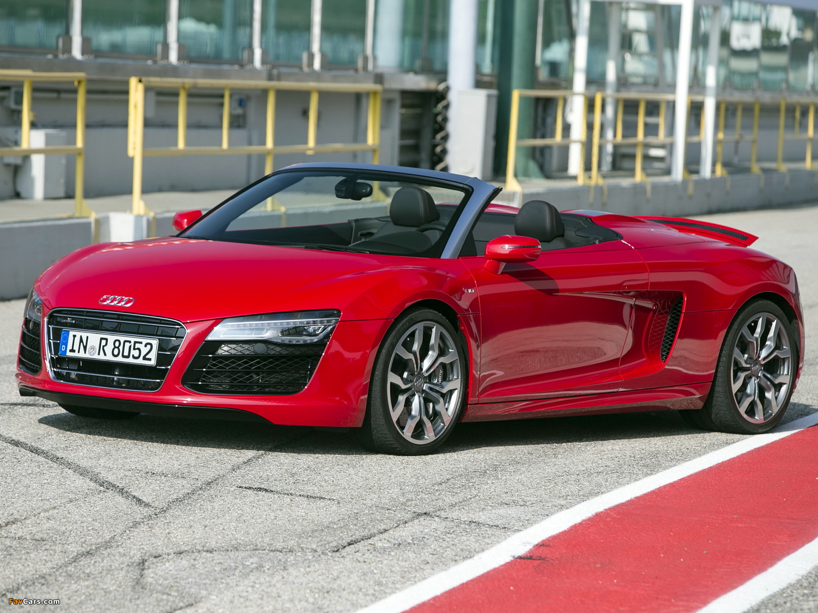 Audi R8 V10 Spyder 2012 photos (1600 x 1200)