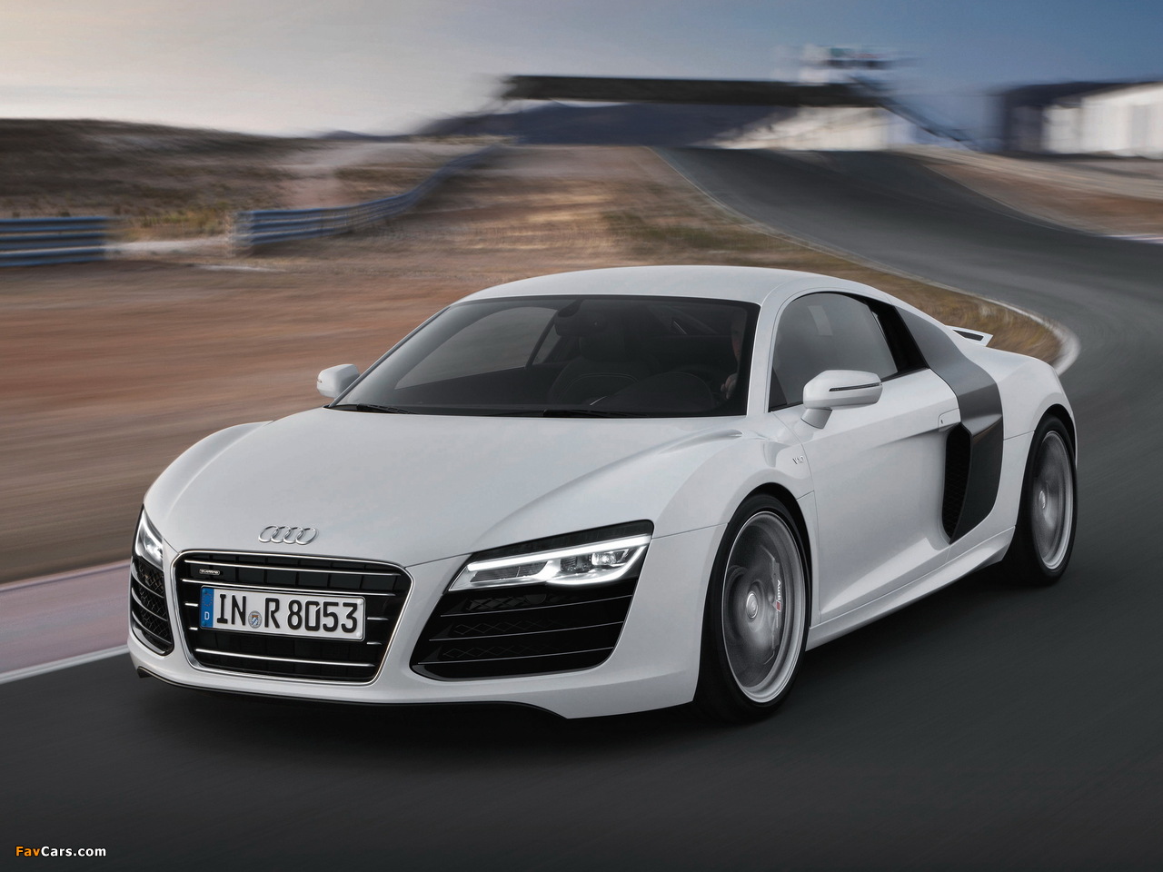 Audi R8 V10 2012 pictures (1280 x 960)