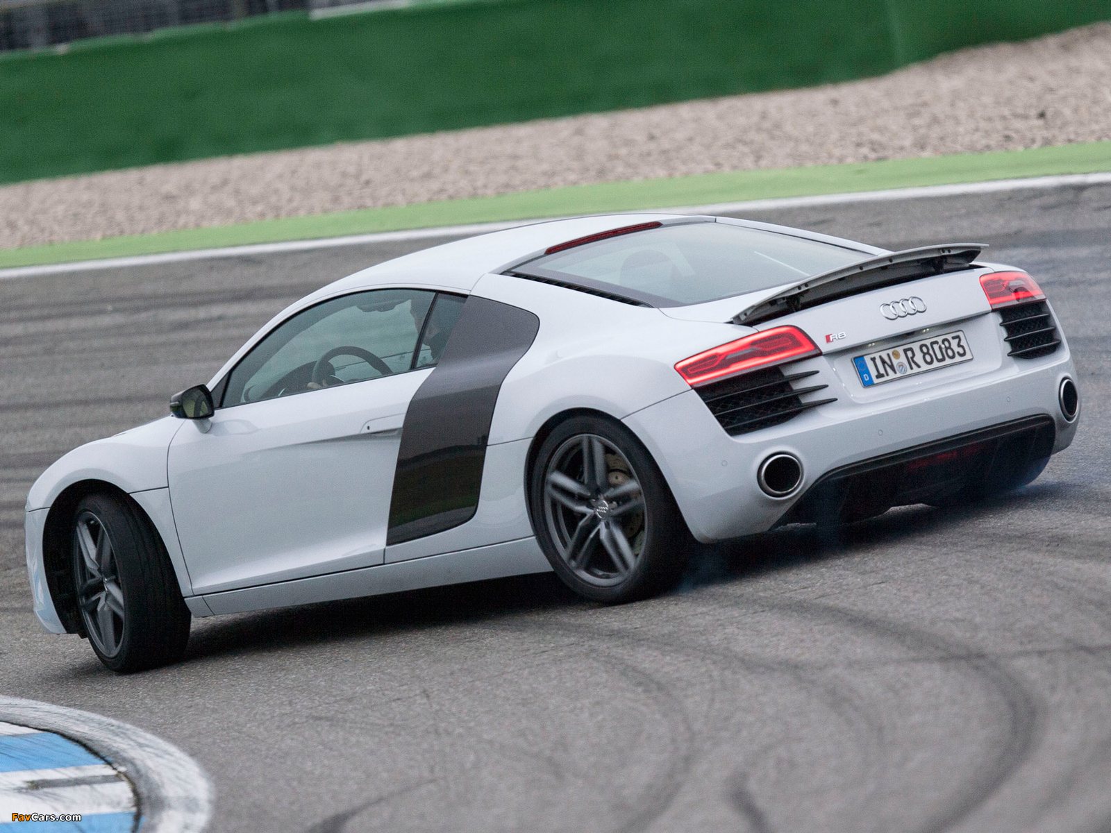 Audi R8 2012 wallpapers (1600 x 1200)