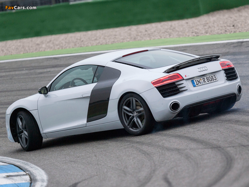 Audi R8 2012 wallpapers (800 x 600)