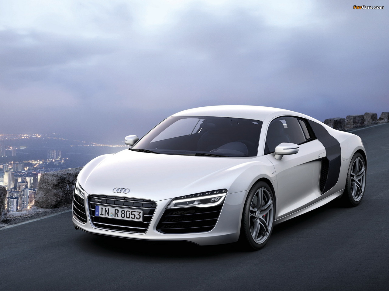 Audi R8 V10 2012 wallpapers (1280 x 960)