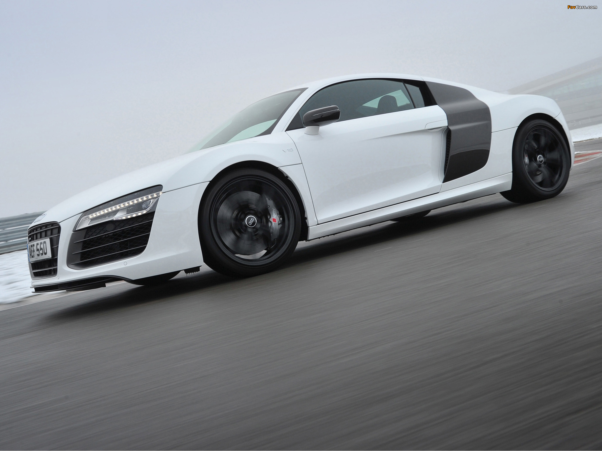 Audi R8 V10 Plus UK-spec 2013 images (2048 x 1536)