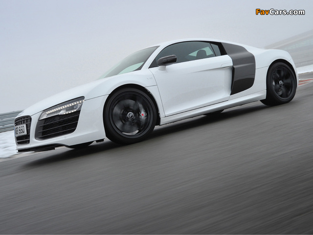 Audi R8 V10 Plus UK-spec 2013 images (640 x 480)