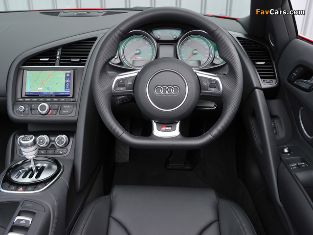 Audi R8 Spyder UK-spec 2013 wallpapers (640 x 480)