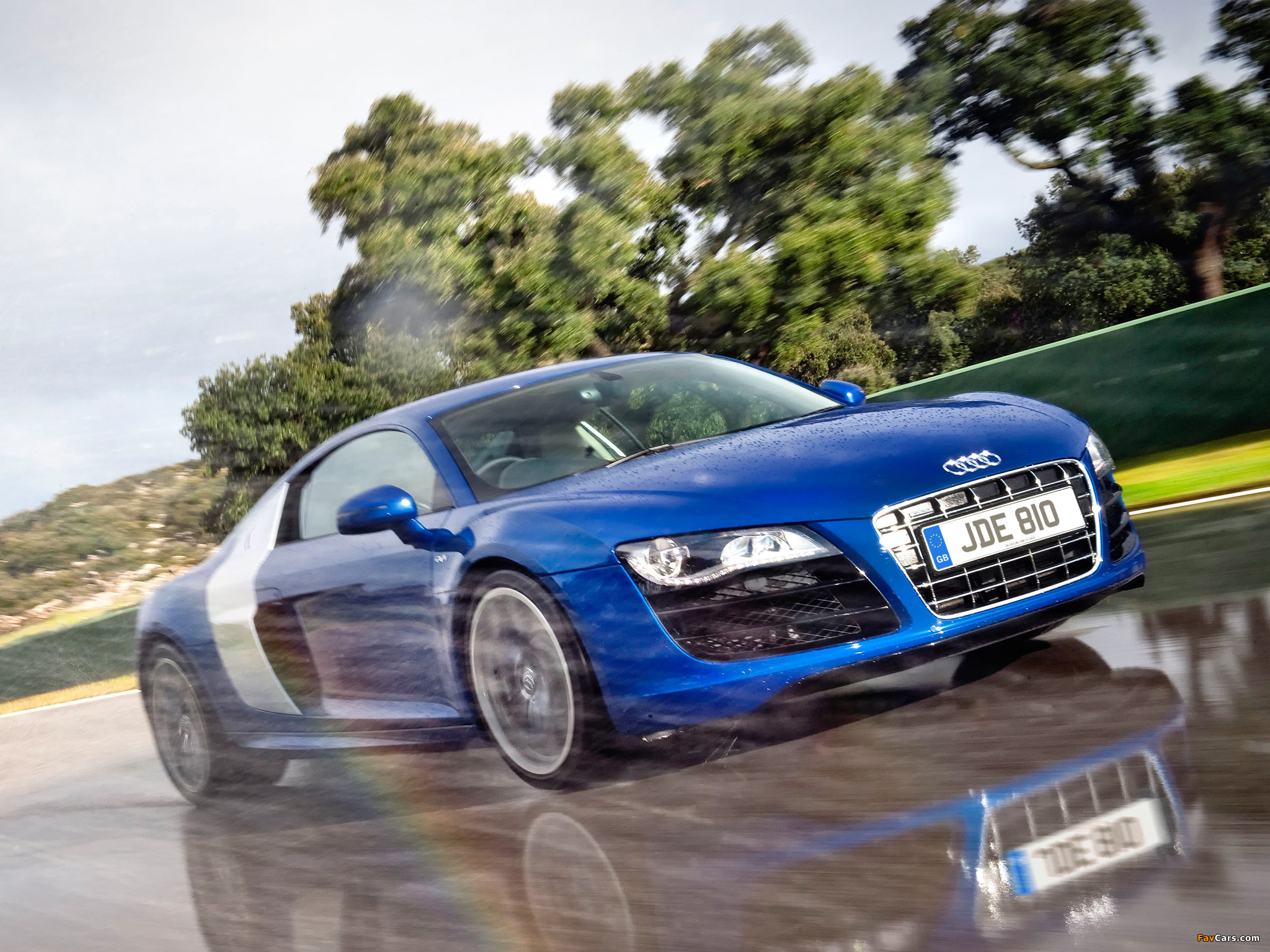 Images of Audi R8 V10 UK-spec 2009–12 (2048 x 1536)