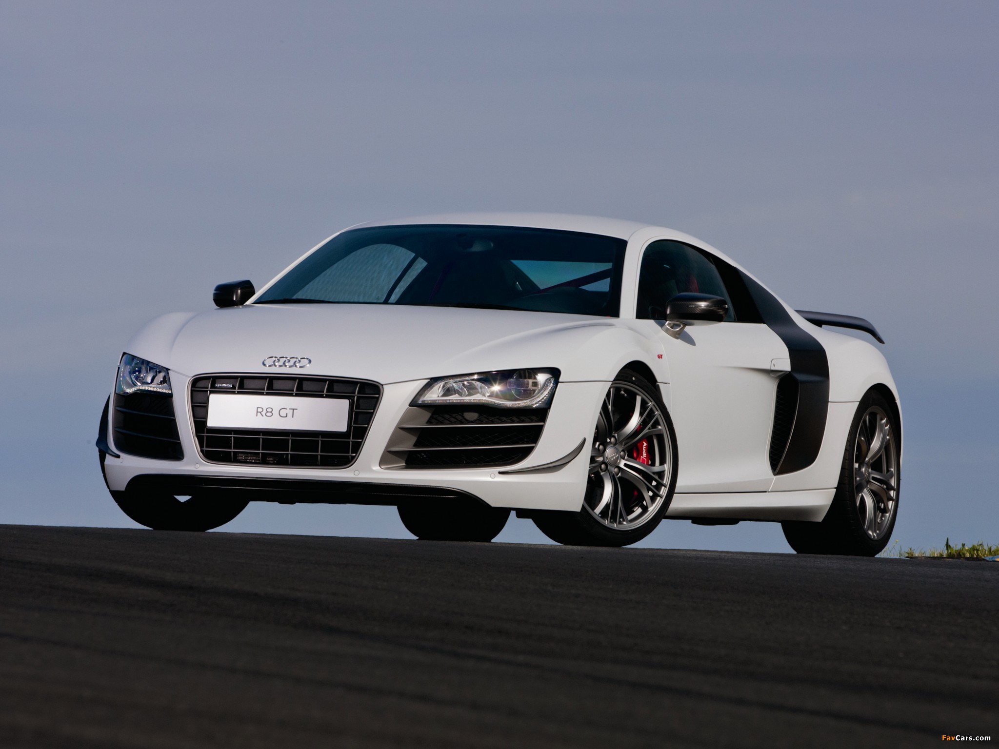 Images of Audi R8 GT 2010 (2048 x 1536)