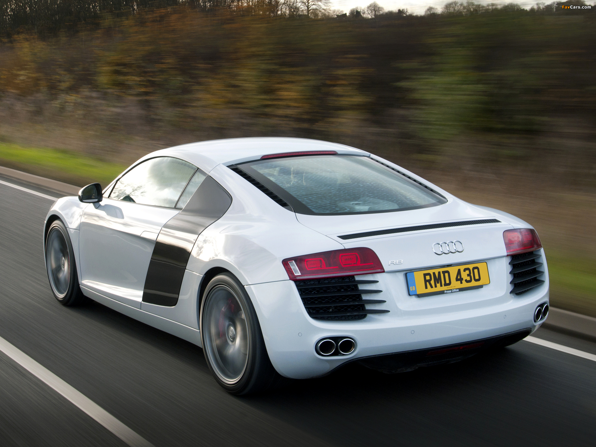 Images of Audi R8 V8 Limited Edition 2011 (2048 x 1536)