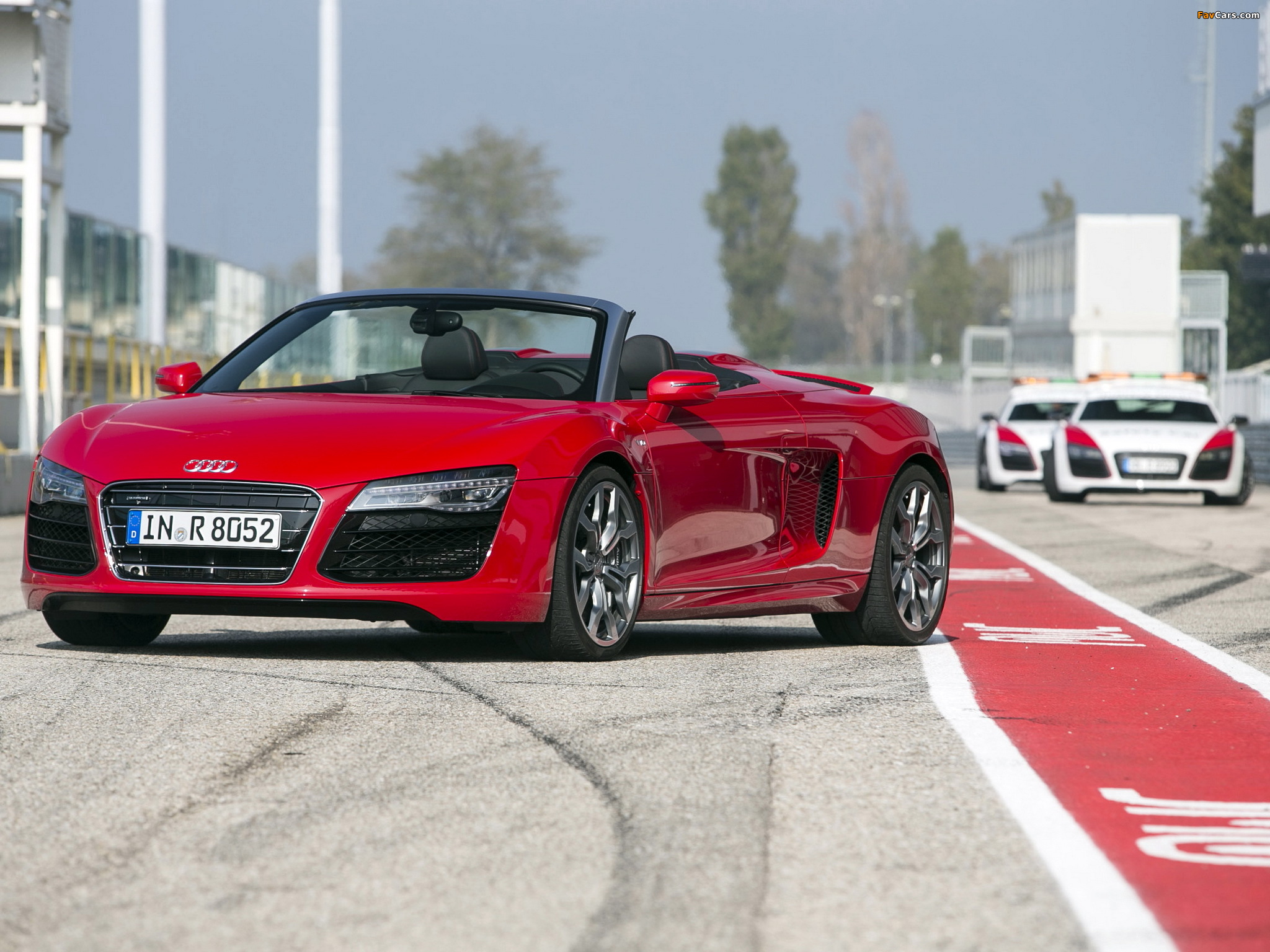 Images of Audi R8 V10 Spyder 2012 (2048 x 1536)