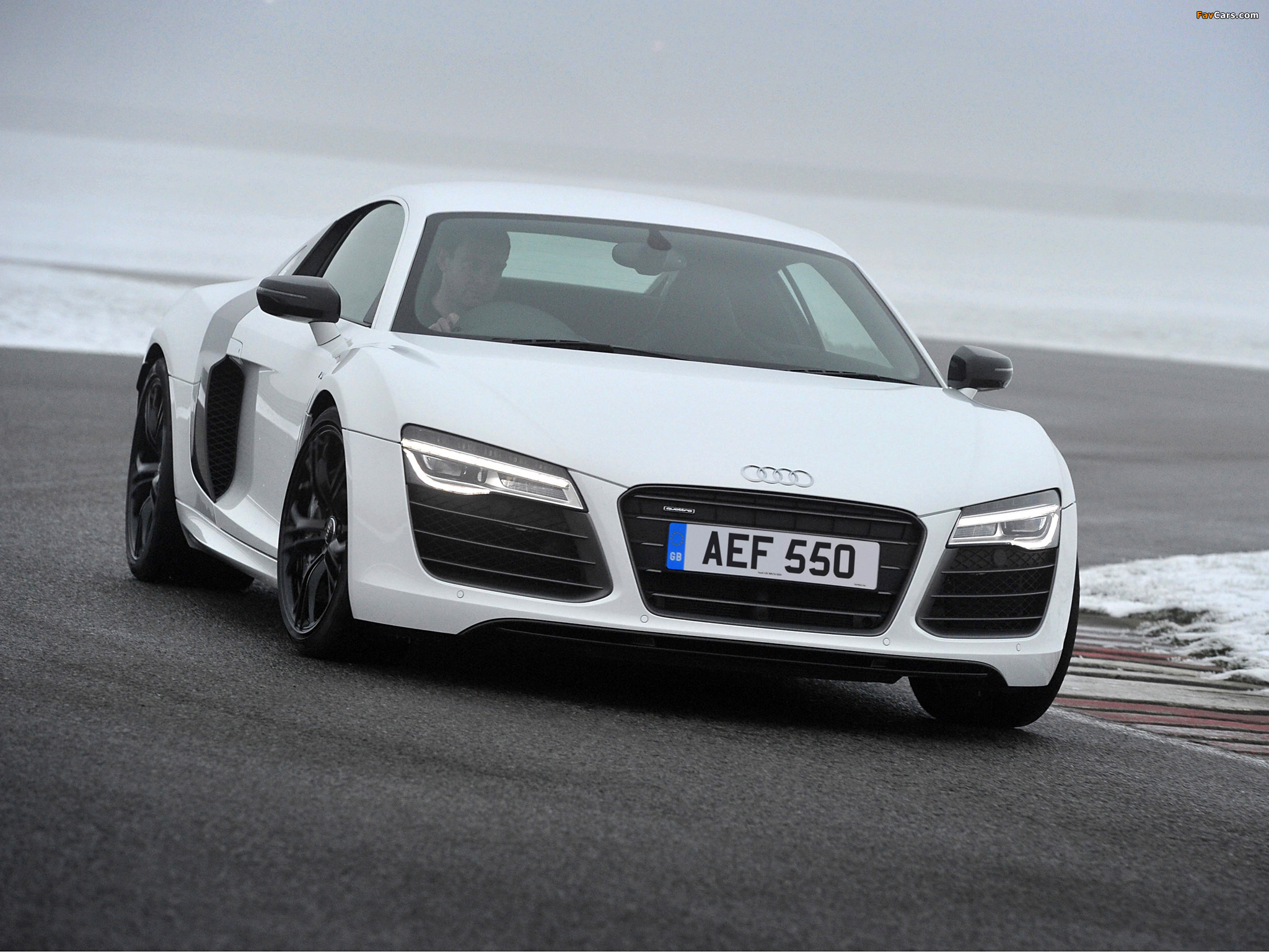 Images of Audi R8 V10 Plus UK-spec 2013 (2048 x 1536)