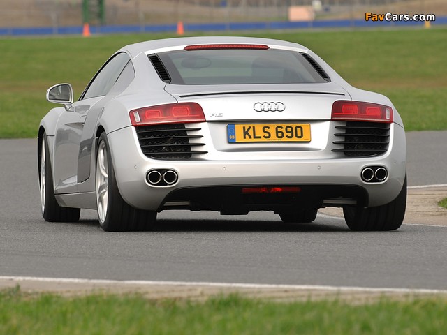 Photos of Audi R8 UK-spec 2007 (640 x 480)