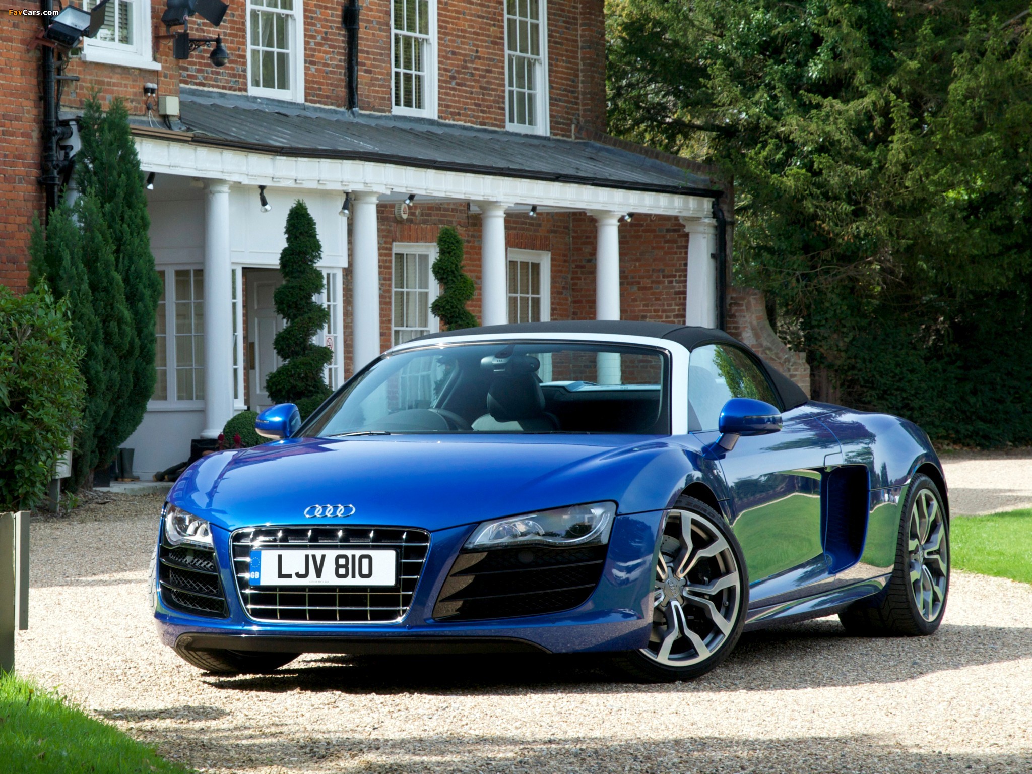 Photos of Audi R8 V10 Spyder UK-spec 2010 (2048 x 1536)