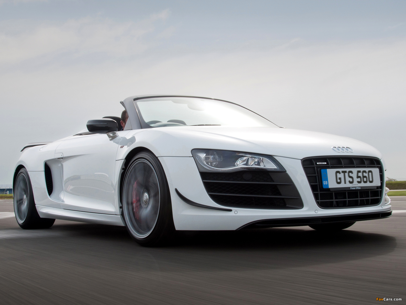 Photos of Audi R8 GT Spyder UK-spec 2011–12 (1600 x 1200)