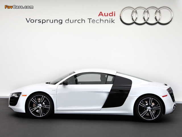 Photos of Audi R8 V10 Exclusive Selection Edition 2012 (640 x 480)