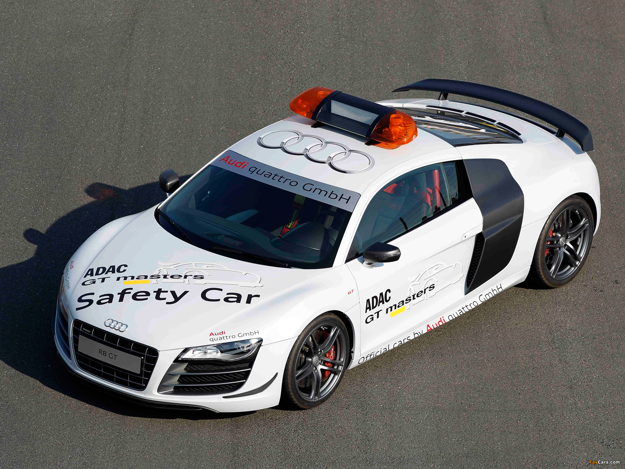 Pictures of Audi R8 GT Safety Car 2010 (2048 x 1536)