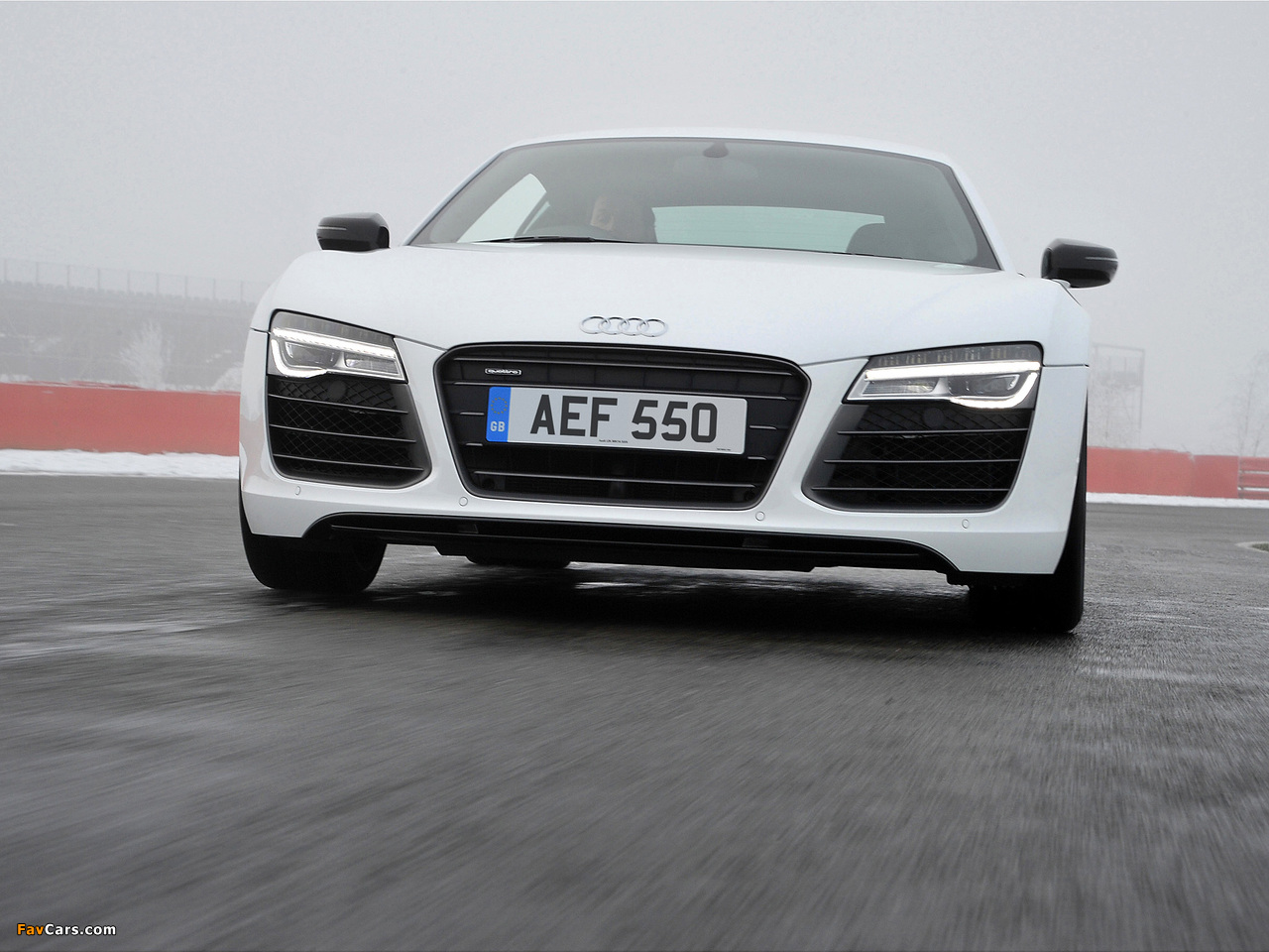 Pictures of Audi R8 V10 Plus UK-spec 2013 (1280 x 960)