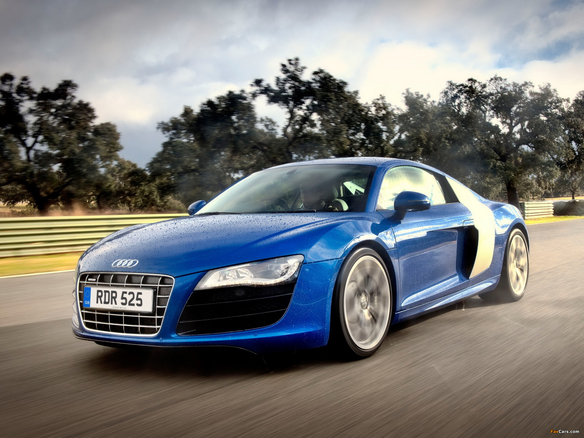 Audi R8 V10 UK-spec 2009–12 wallpapers (2048 x 1536)