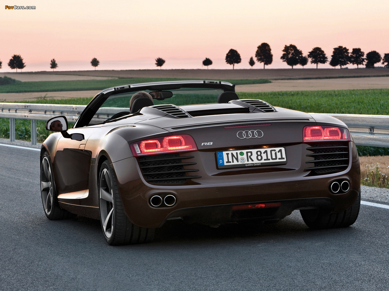 Audi R8 Spyder 2010–12 wallpapers (1280 x 960)